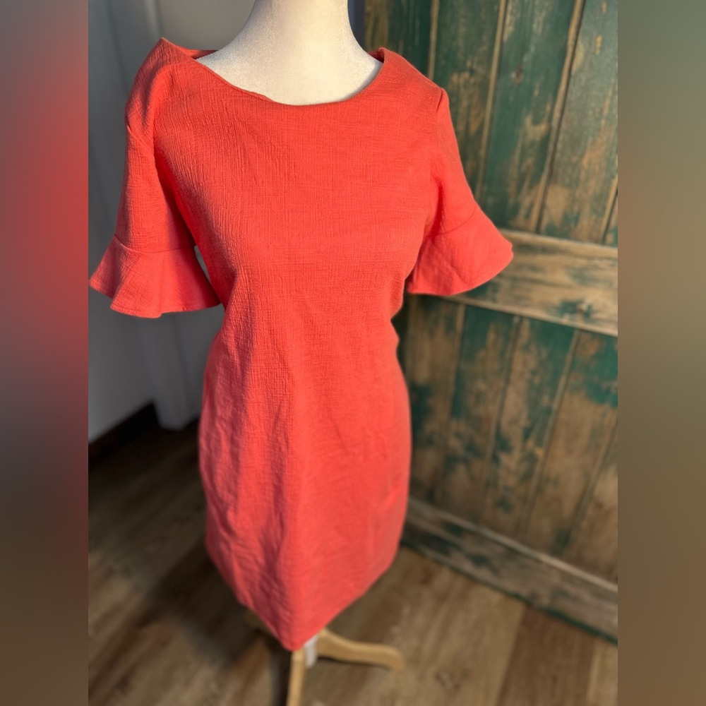 Tahari Dress Women size 6 sheath coral
Flutter bell Sleeve Stretch Back
Zip - Picture 10 of 13